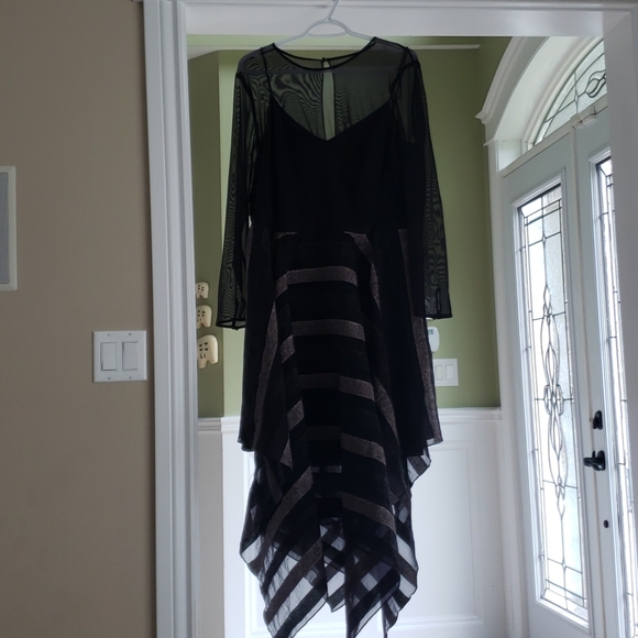 Dress - Picture 1 of 4